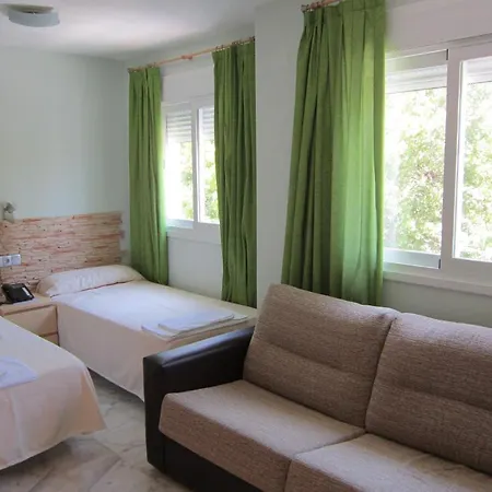 Dona Reyes Apartahotel