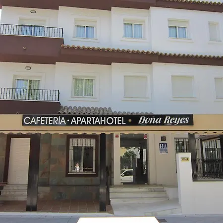 Dona Reyes Apartahotel 2*